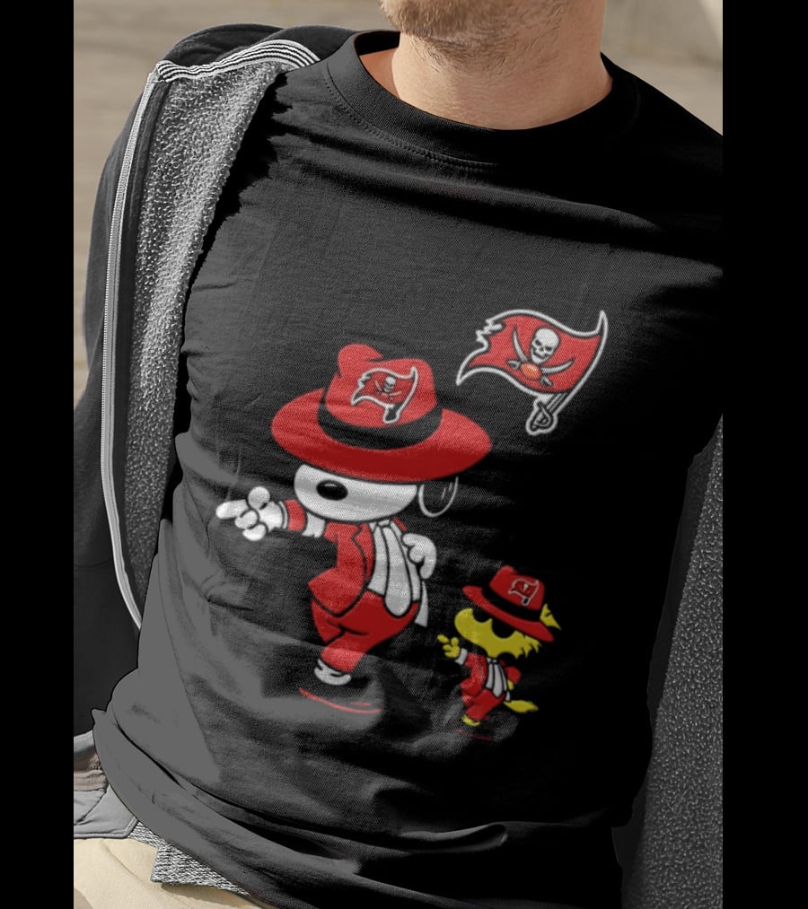 Snoopy Woodstock Tampa Bay Buccaneers Pirate Flag Dance T-Shirt