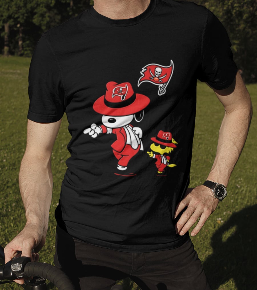 Snoopy Woodstock Tampa Bay Buccaneers Pirate Flag Dance T-Shirt