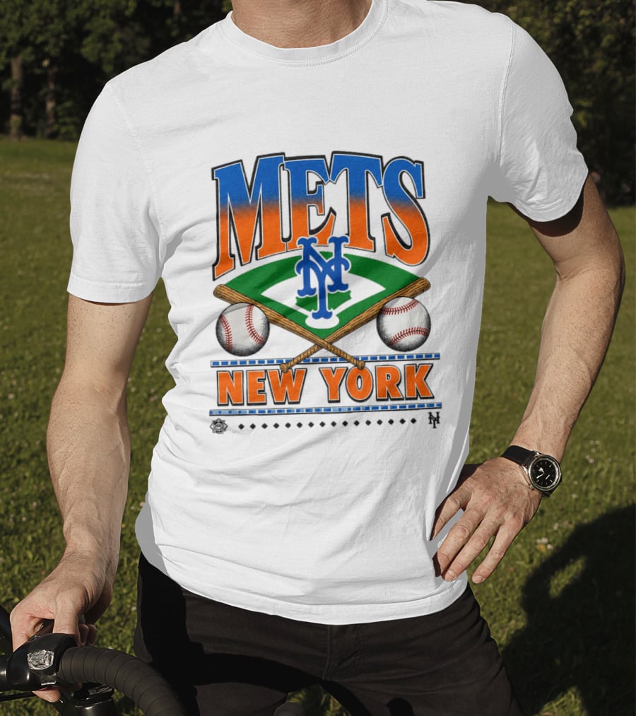 Mets New York Baseball NYC Team Two Bats Two Baseballs Crossed Bat T-Shirt