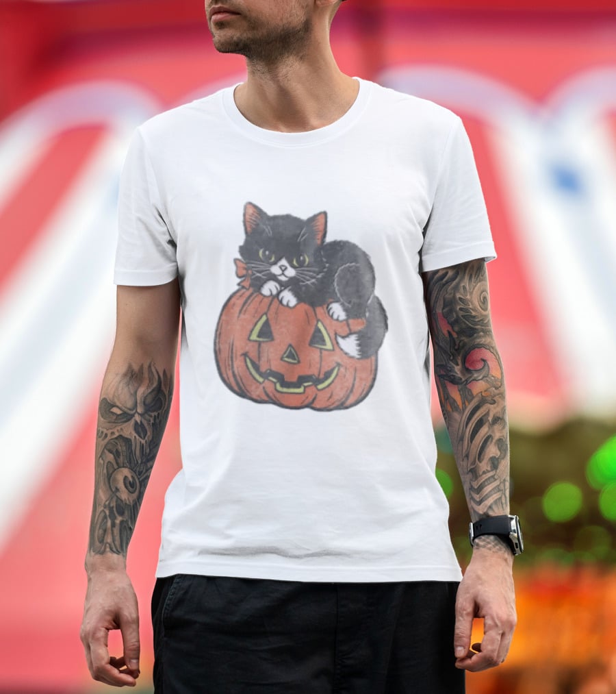 The Pumpkin Cat Halloween Black Cat On Jack O' Lantern T-Shirt