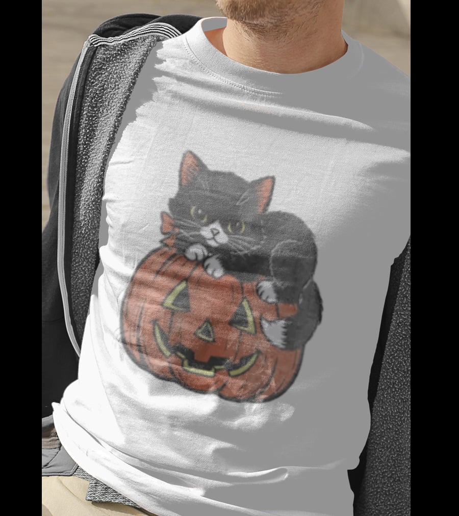 The Pumpkin Cat Halloween Black Cat On Jack O' Lantern T-Shirt