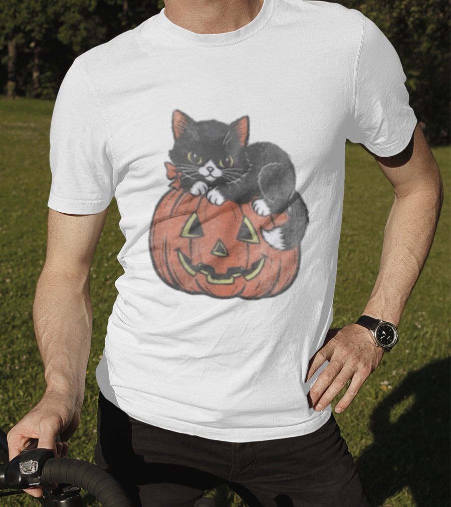 The Pumpkin Cat Halloween Black Cat On Jack O' Lantern T-Shirt