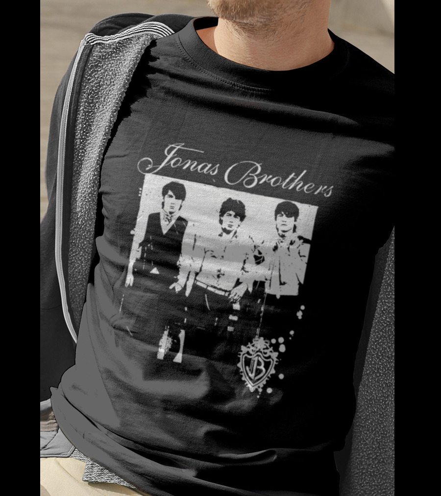 Jonas Brothers Tour Music Iconic Band Concert Memorabilia T-Shirt