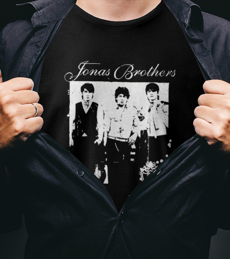 Jonas Brothers Tour Music Iconic Band Concert Memorabilia T-Shirt