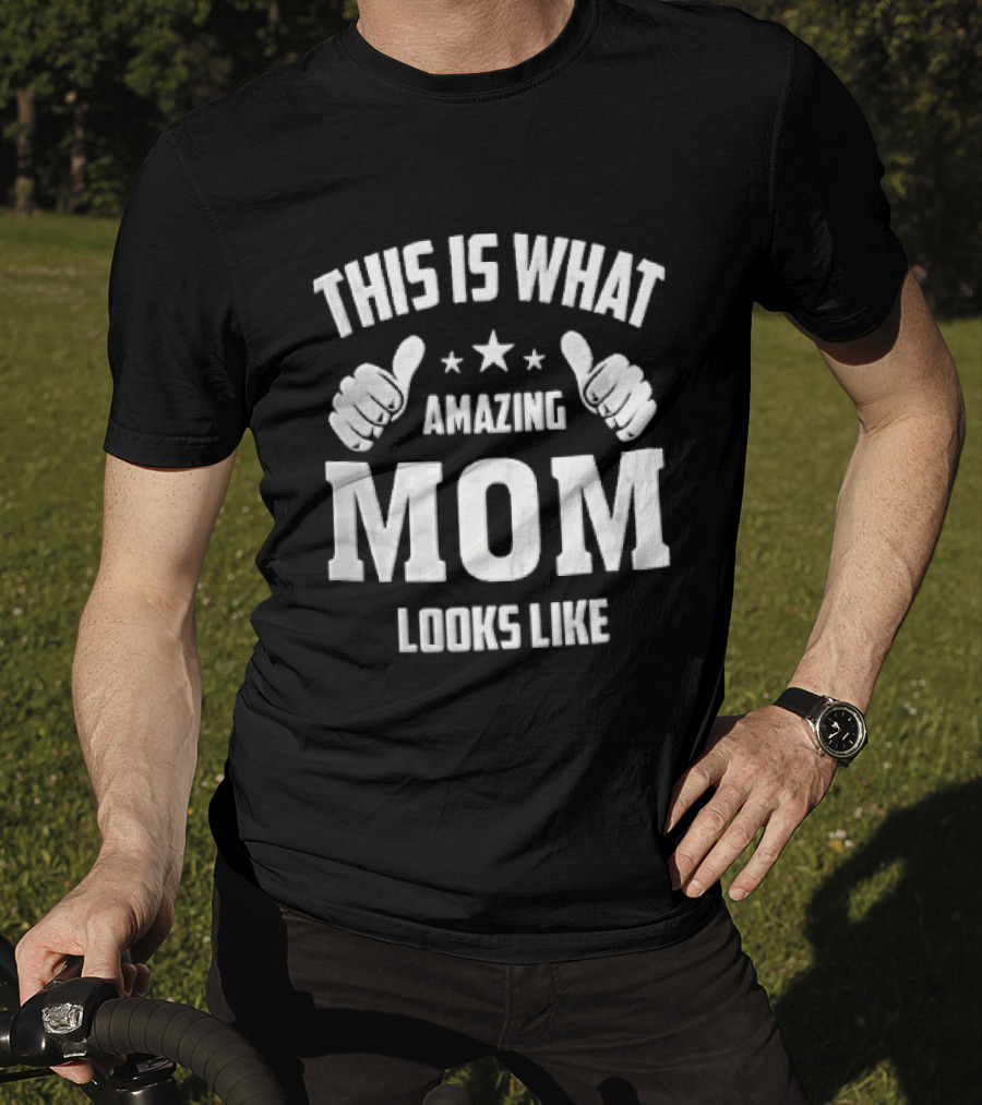 This Is What Amazing Mom Looks Like Two Thumbs Pointing Stars T-Shirt