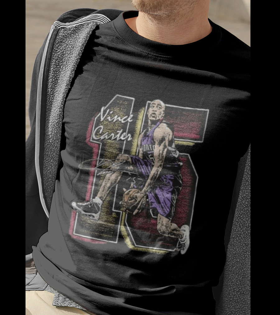 Vince Carter Toronto Raptors Number 15 Dunking Action Grunge T-Shirt