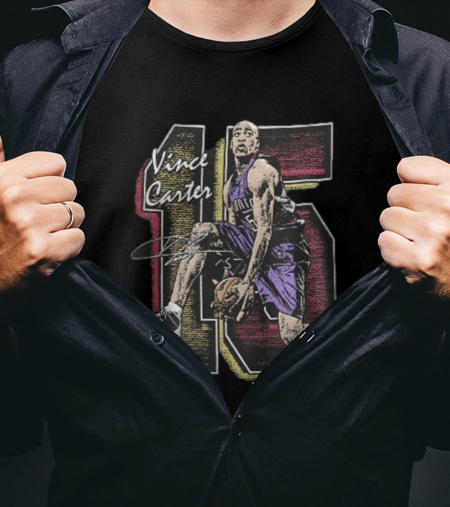 Vince Carter Toronto Raptors Number 15 Dunking Action Grunge T-Shirt