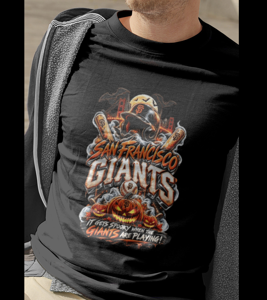 San Francisco Giants It Gets Spooky When The Giants Are Playing Halloween T-Shirt