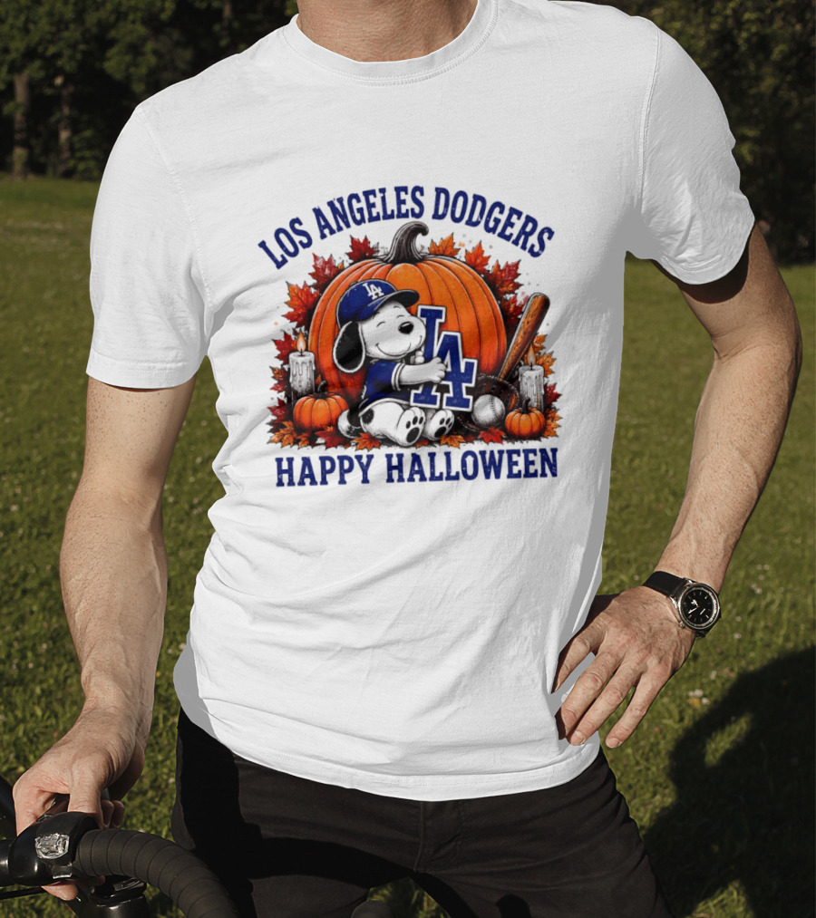Los Angeles Dodgers Snoopy Hugging Pumpkin Happy Halloween Baseball T-Shirt