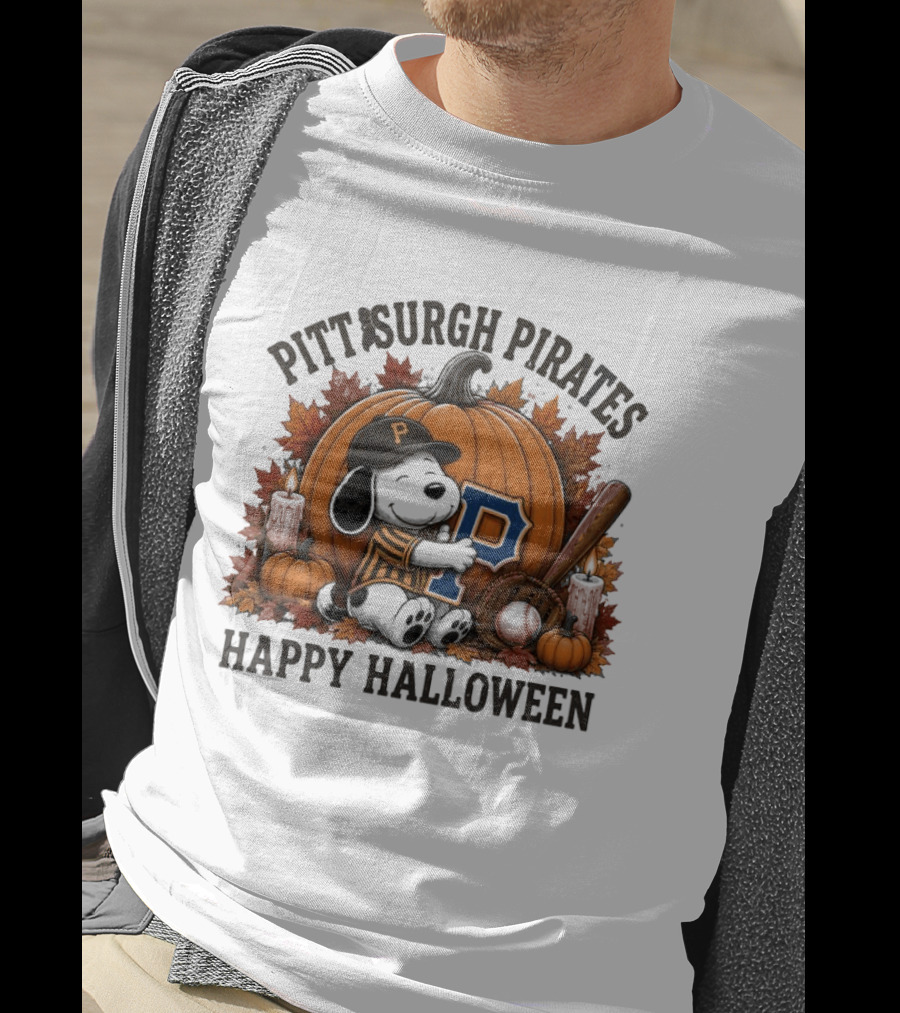 Pittsburgh Pirates Halloween Snoopy Hugging P With Pumpkin And Candles T-Shirt