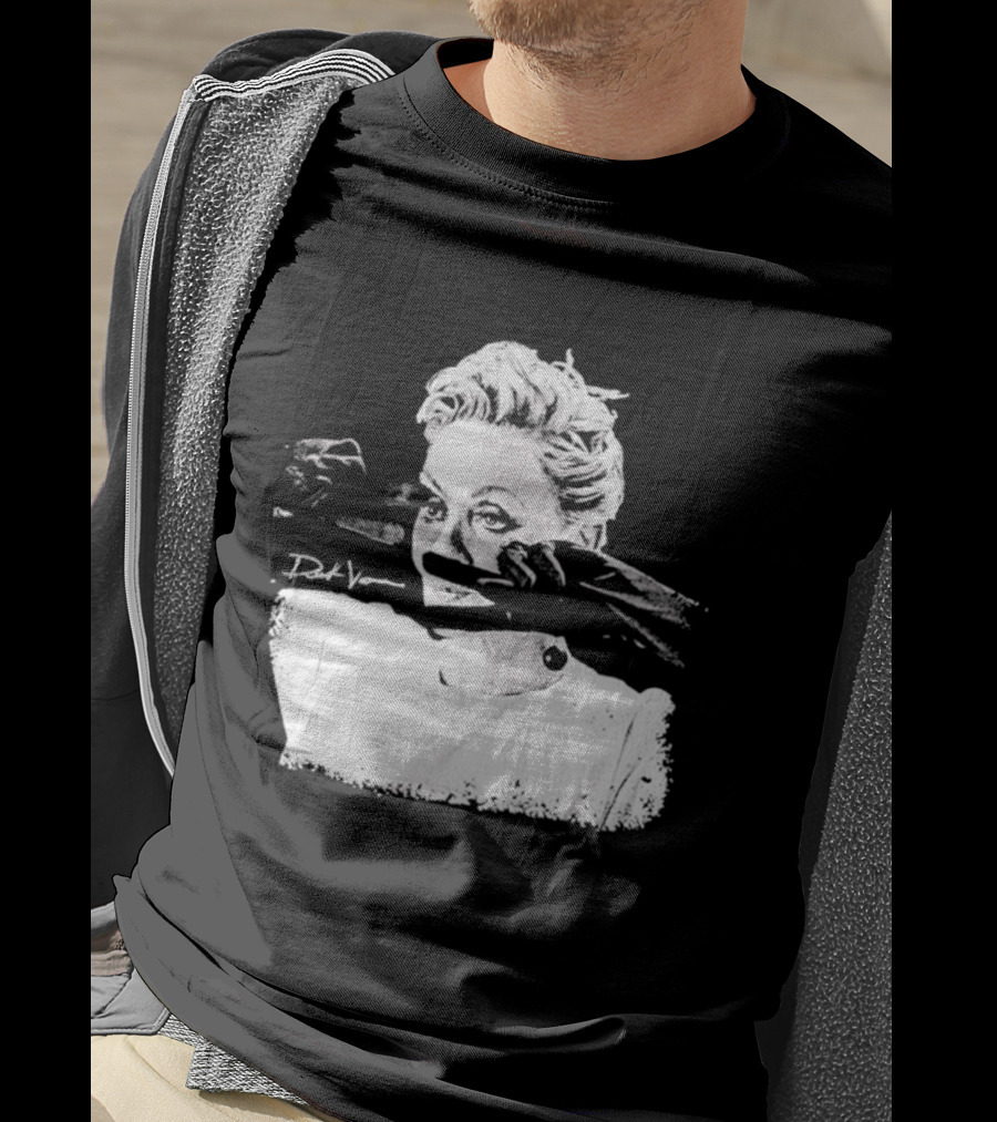 Deborah Vance Hacks TV Show Makeup Scene T-Shirt