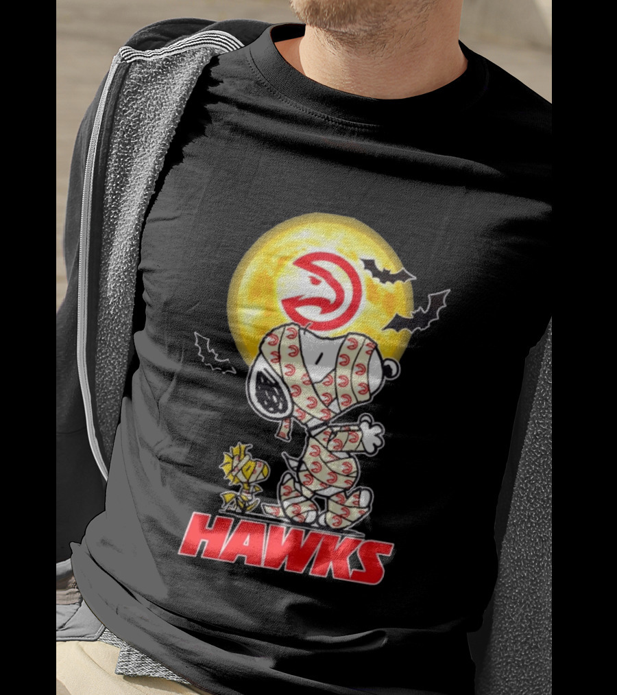 Atlanta Hawks Snoopy Woodstock Mummy Halloween Moon Bats T-Shirt
