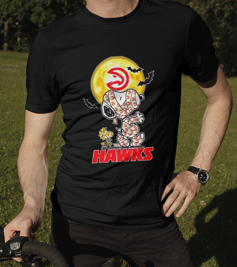 Atlanta Hawks Snoopy Woodstock Mummy Halloween Moon Bats T-Shirt