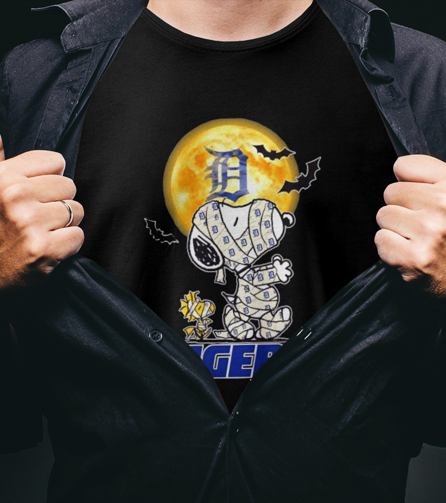 Detroit Tigers Snoopy Woodstock Mummy Halloween Moon Bats T-Shirt