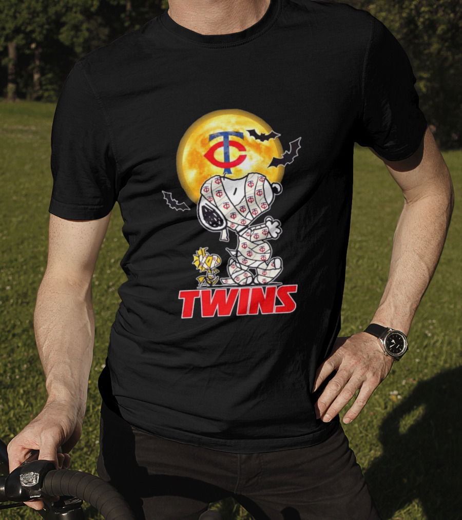 Minnesota Twins Snoopy Woodstock Mummy Halloween Moon Bats T-Shirt