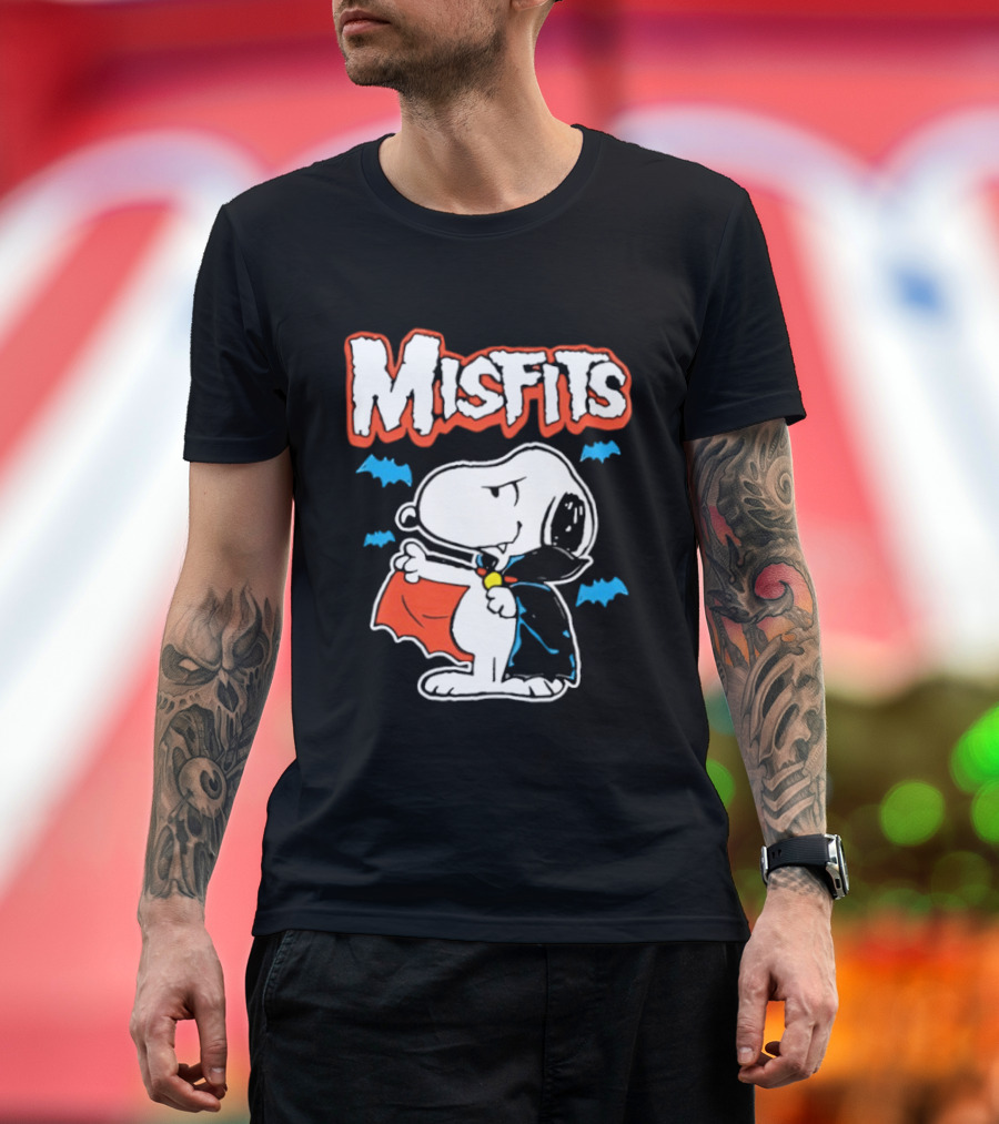 Misfits Snoopy Vampire Halloween Blue Bats Cloak T-Shirt