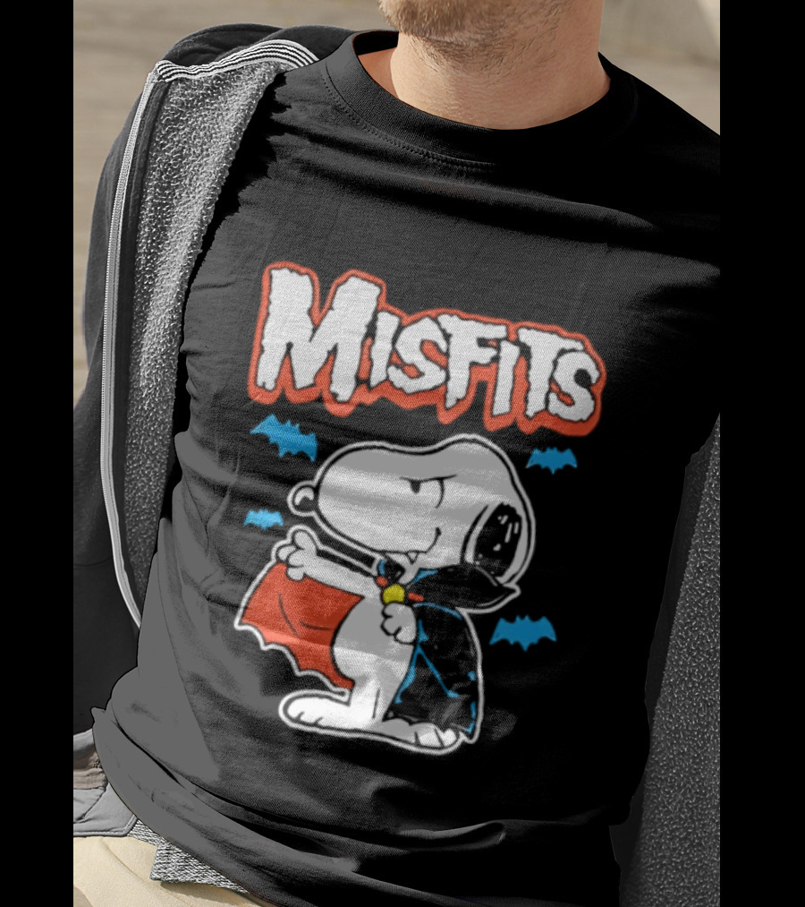 Misfits Snoopy Vampire Halloween Blue Bats Cloak T-Shirt