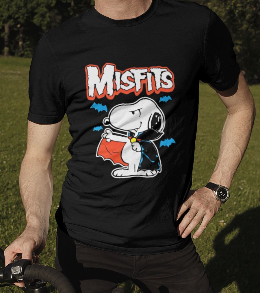 Misfits Snoopy Vampire Halloween Blue Bats Cloak T-Shirt