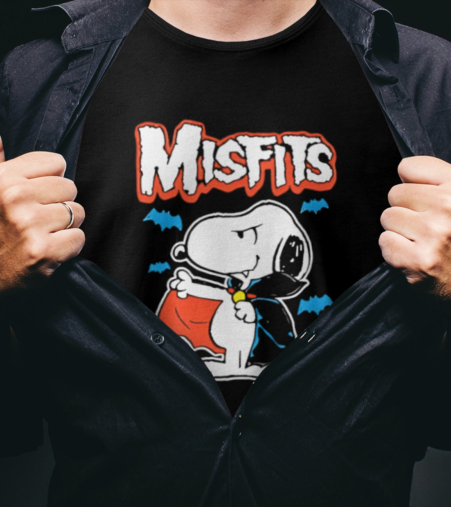 Misfits Snoopy Vampire Halloween Blue Bats Cloak T-Shirt
