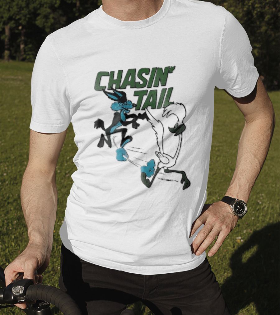 Chasin' Tail Looney Tunes Cartoon Bugs Bunny And Bull T-Shirt