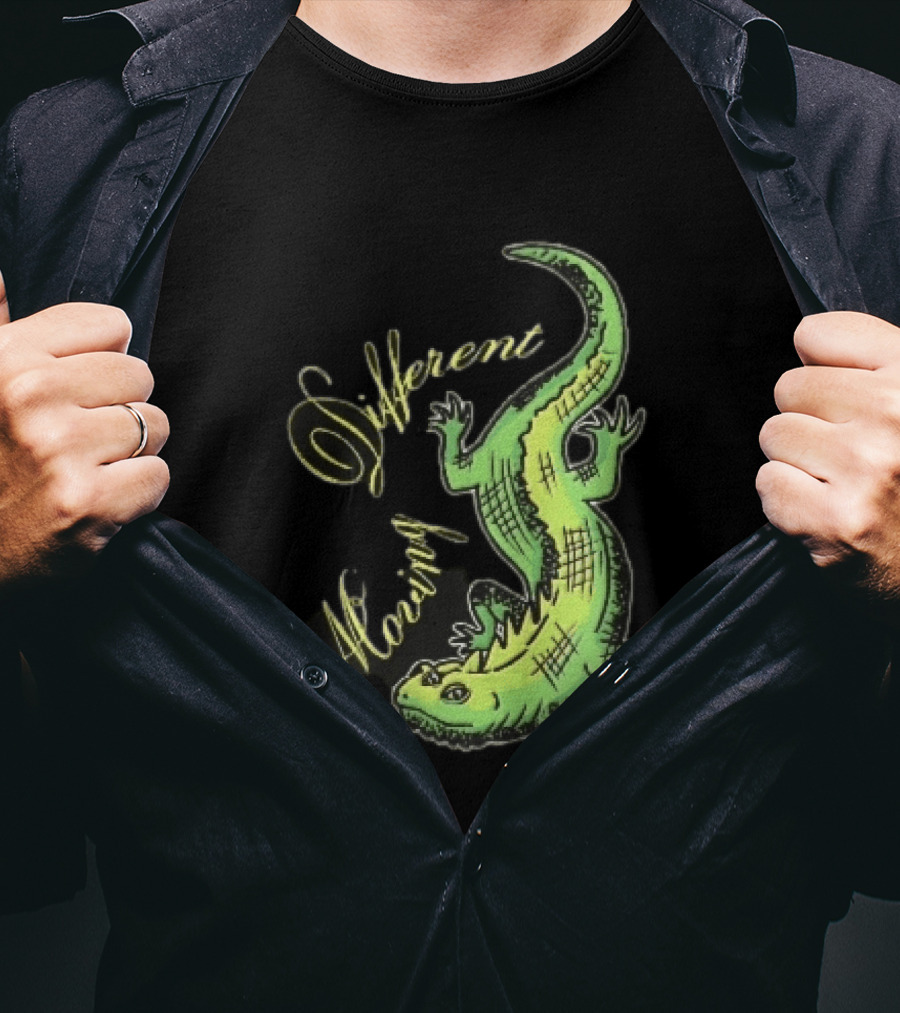 Different Moving Green Lizard Iguana Line Sketch T-Shirt