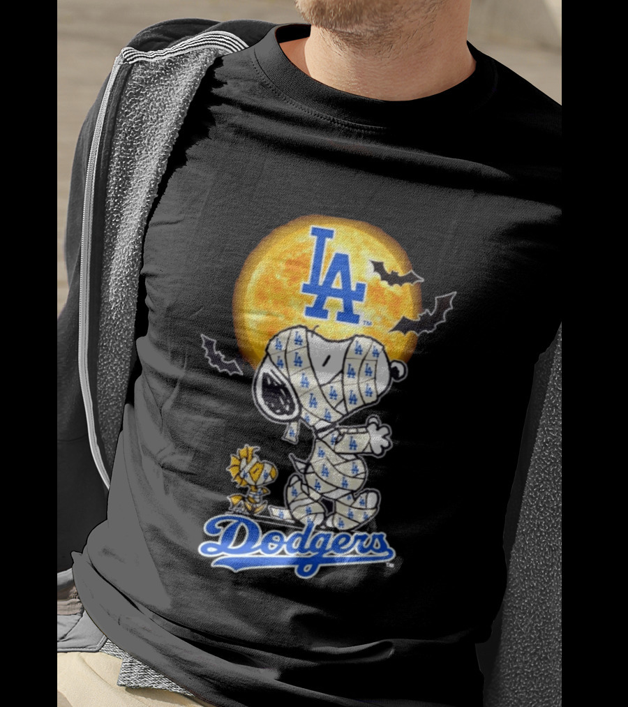 Los Angeles Dodgers Snoopy Woodstock Mummy Halloween Baseball Moon Bats T-Shirt