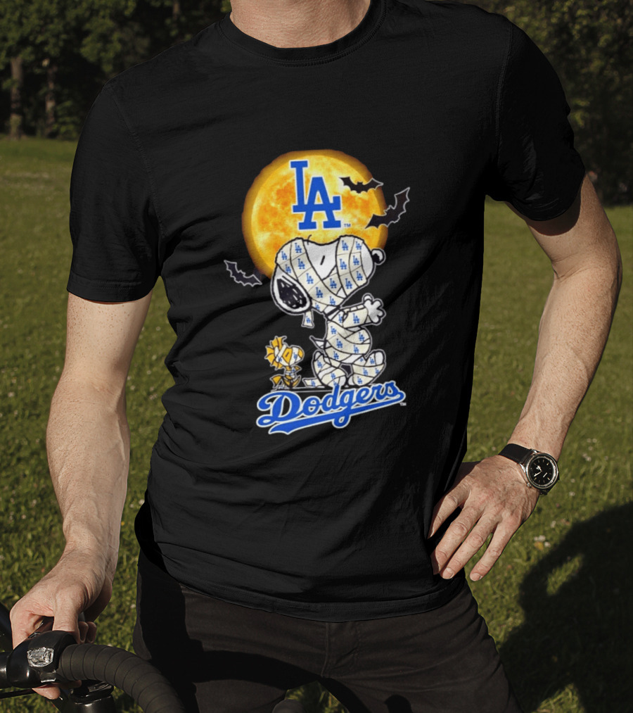 Los Angeles Dodgers Snoopy Woodstock Mummy Halloween Baseball Moon Bats T-Shirt