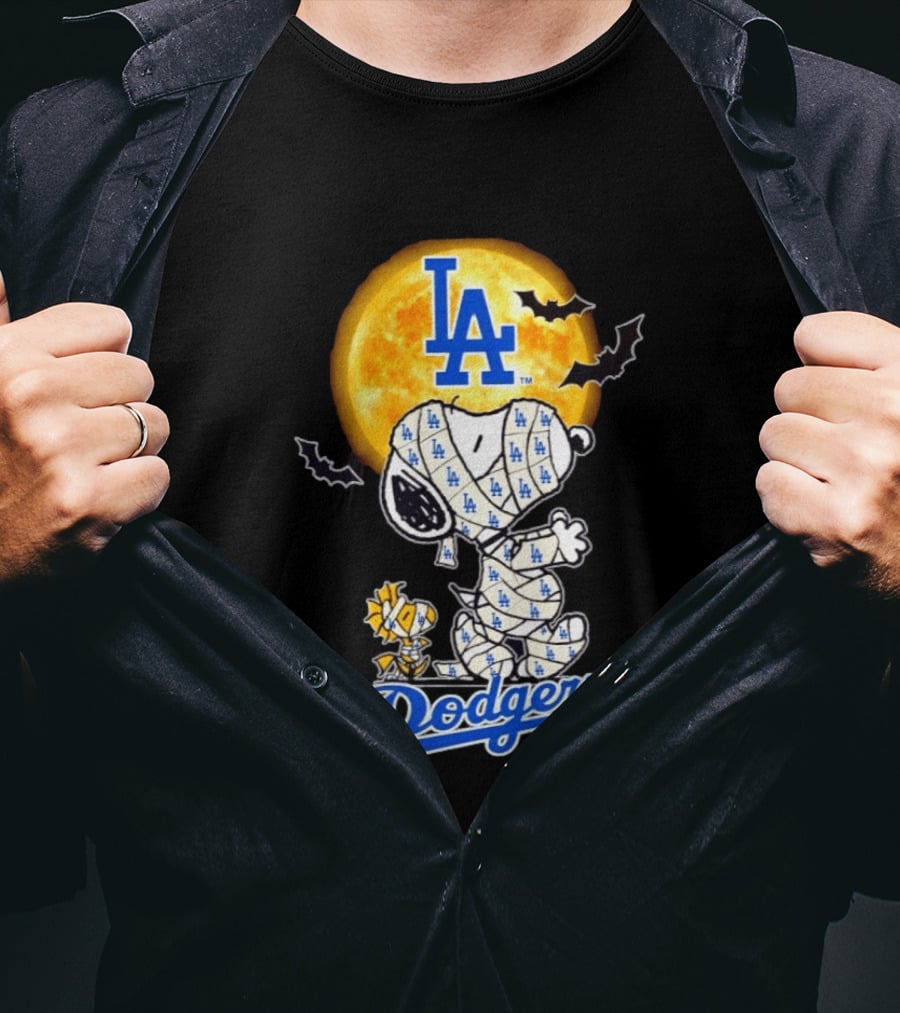 Los Angeles Dodgers Snoopy Woodstock Mummy Halloween Baseball Moon Bats T-Shirt