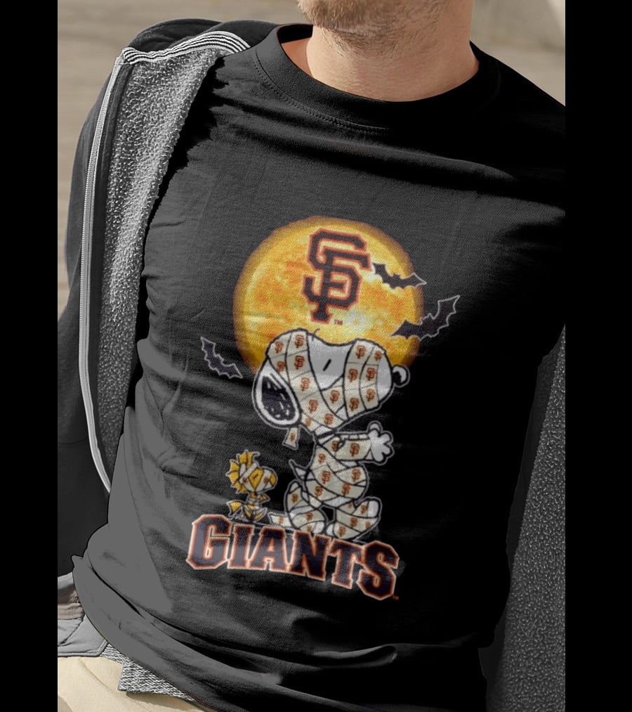 San Francisco Giants Snoopy Woodstock Mummy Halloween Moon T-Shirt