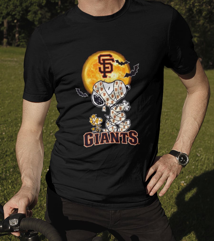 San Francisco Giants Snoopy Woodstock Mummy Halloween Moon T-Shirt