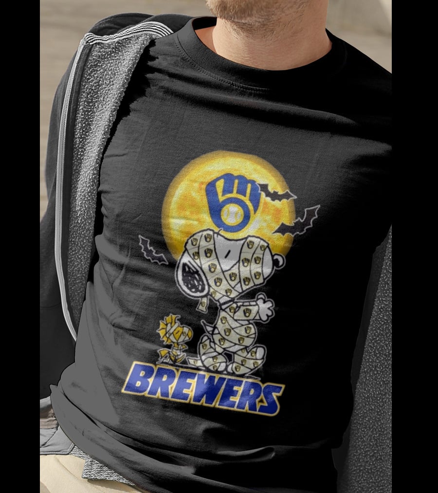 Milwaukee Brewers Snoopy Woodstock Mummy Halloween Moon Bats T-Shirt