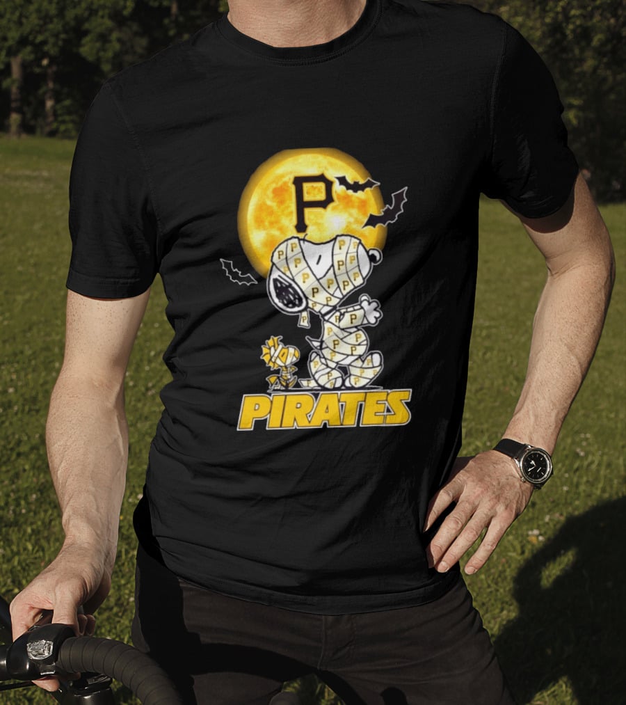 Pittsburgh Pirates Snoopy Woodstock Mummy Halloween Moon Bats T-Shirt
