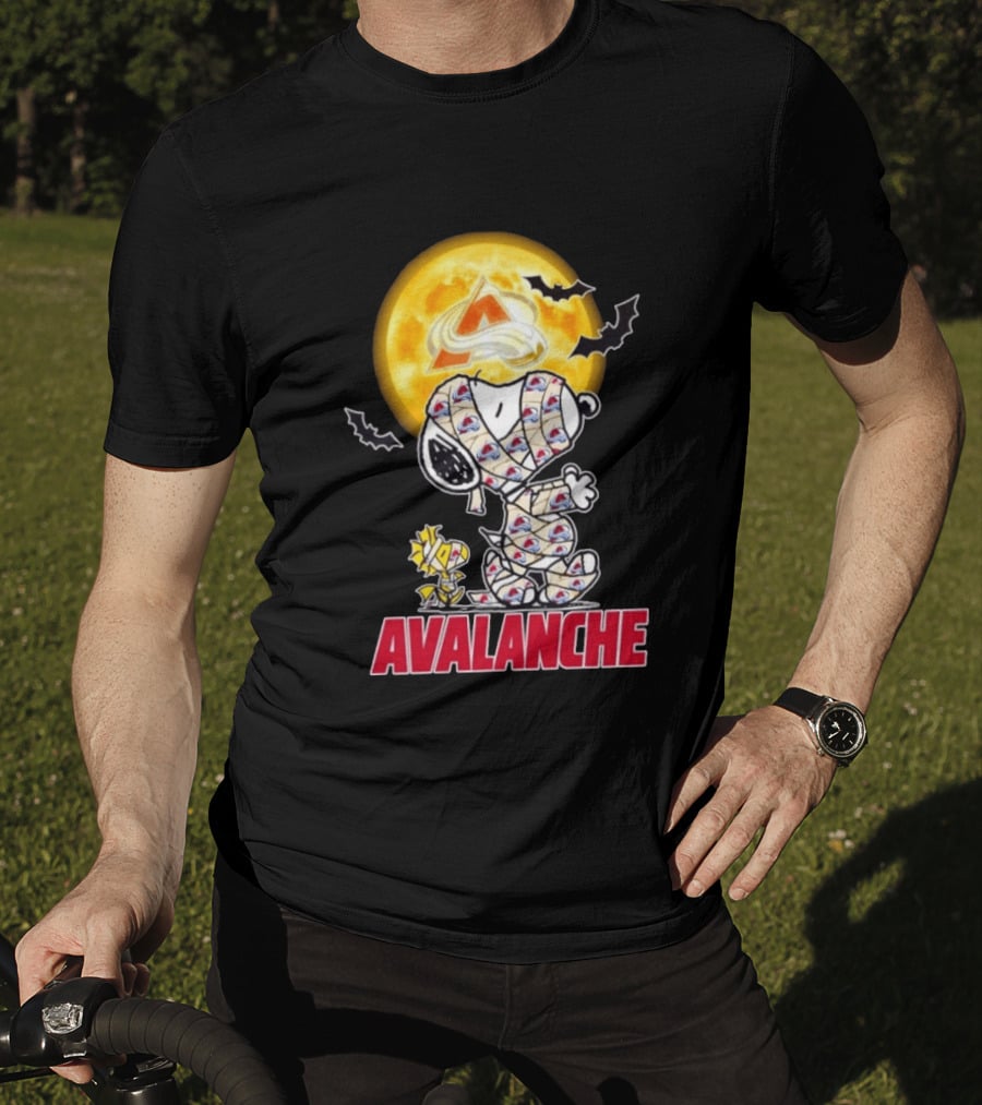 Colorado Avalanche Snoopy Woodstock Halloween Mummy Full Moon Bats T-Shirt