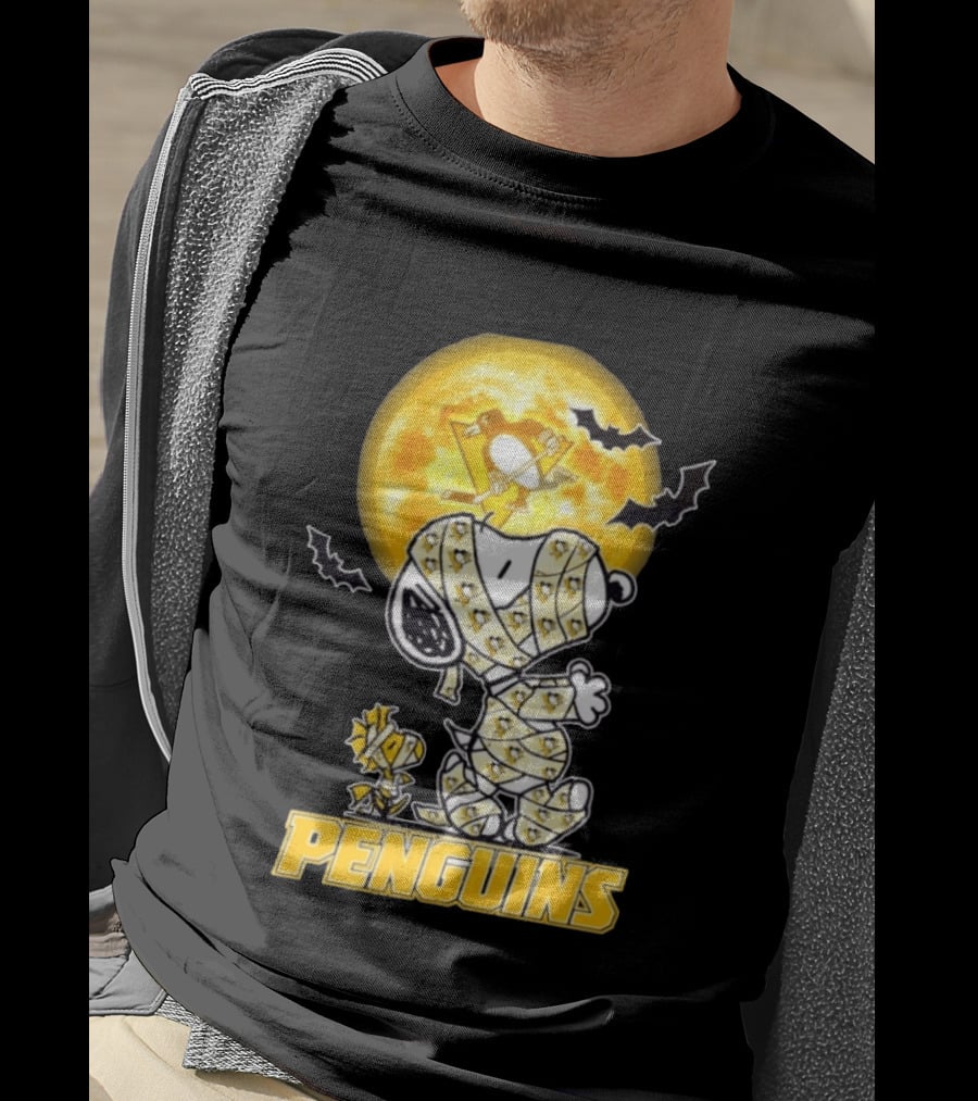 Pittsburgh Penguins Snoopy Woodstock Mummy Halloween Moon Bats T-Shirt