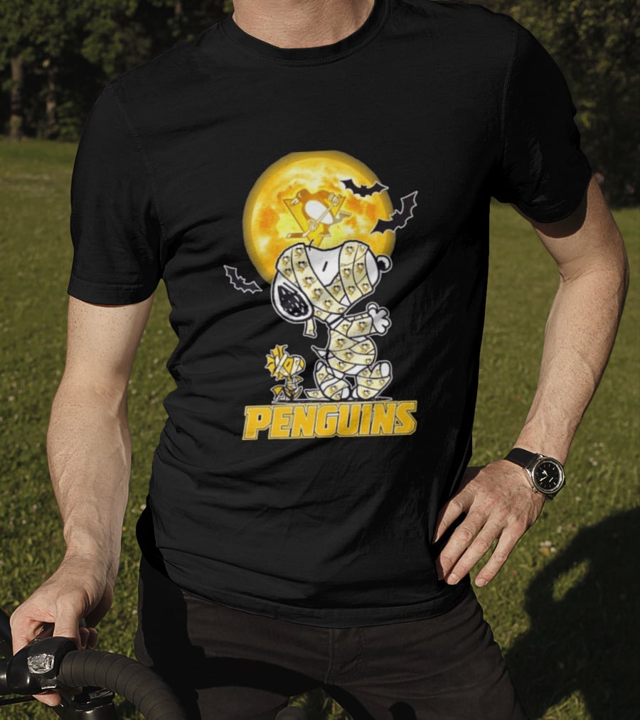 Pittsburgh Penguins Snoopy Woodstock Mummy Halloween Moon Bats T-Shirt