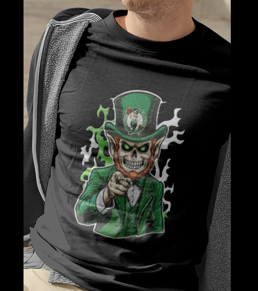 Boston Celtics Skull Leprechaun Pointing Distressed Flag Basketball Fan T-Shirt