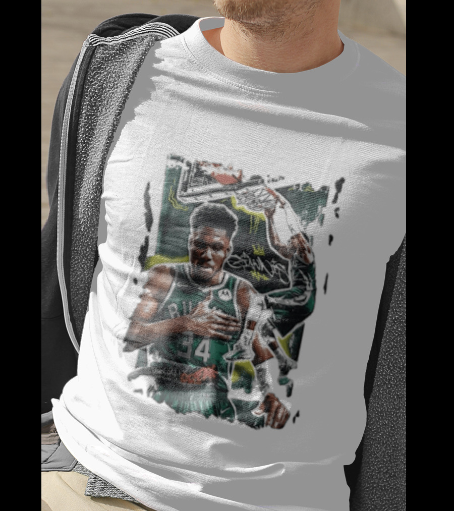 Milwaukee Bucks Giannis Dunking Greek Freak Paint Splatter Collage T-Shirt