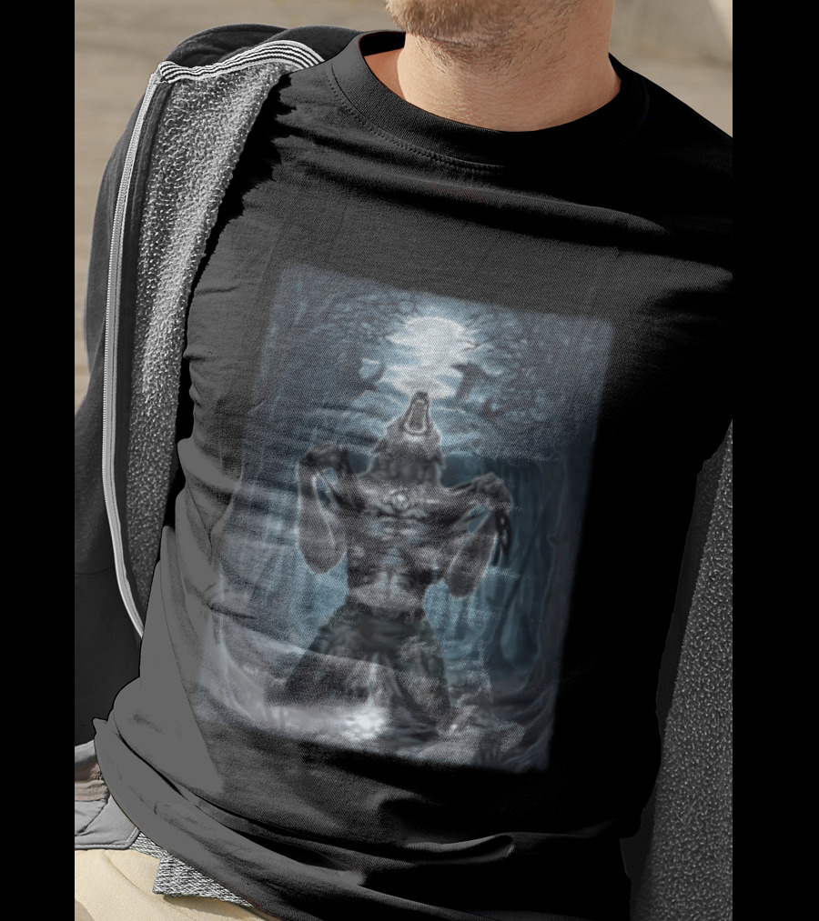 Howling Werewolf Under Full Moon In Dark Forest With Ravens T-Shirt