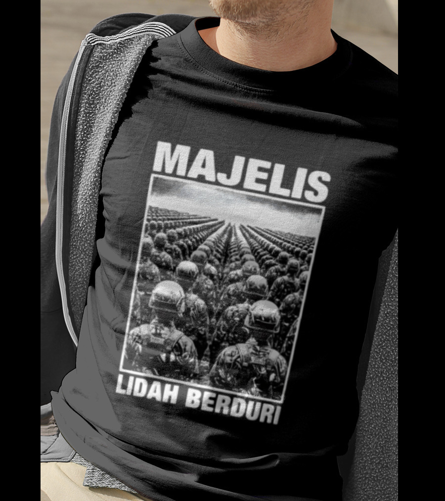 Majelis Lidah Berduri Soldiers In Formation Back View T-Shirt