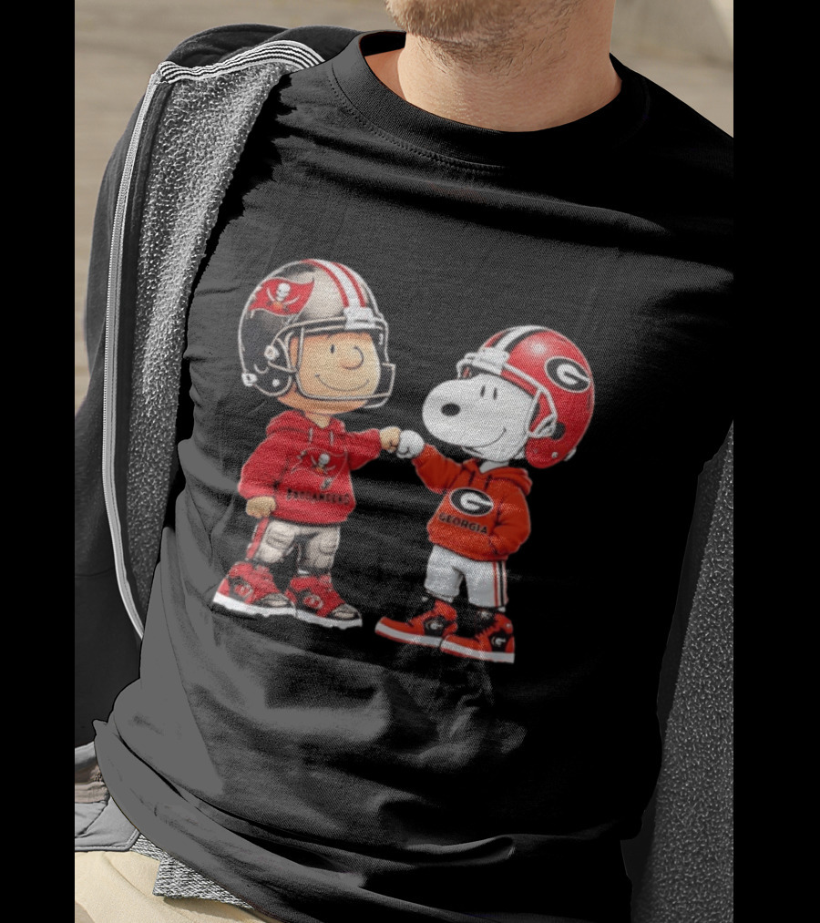 Charlie Brown Snoopy Tampa Bay Buccaneers Georgia Bulldogs Fist Bump T-Shirt
