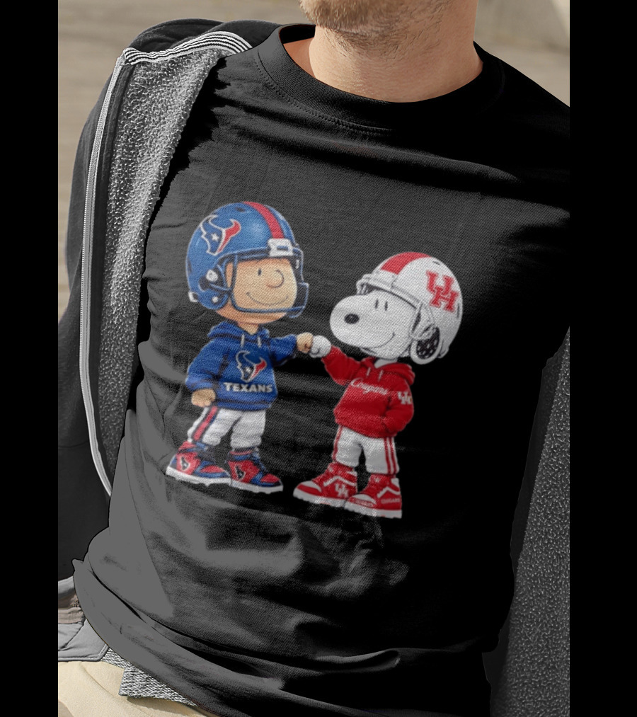 Peanuts Snoopy And Charlie Brown Houston Texans Vs Houston Cougars Fan Gear T-Shirt