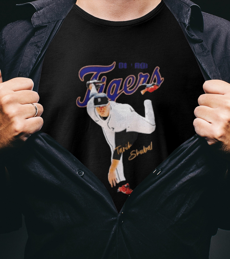 Detroit Tigers Tarik Skubal Pitcher Throwing Baseball Tigers T-Shirt