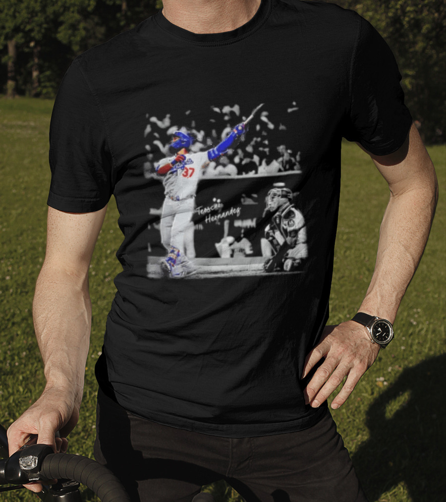 Los Angeles Dodgers Teoscar Hernandez Baseball Player Number 37 Swinging Pose T-Shirt