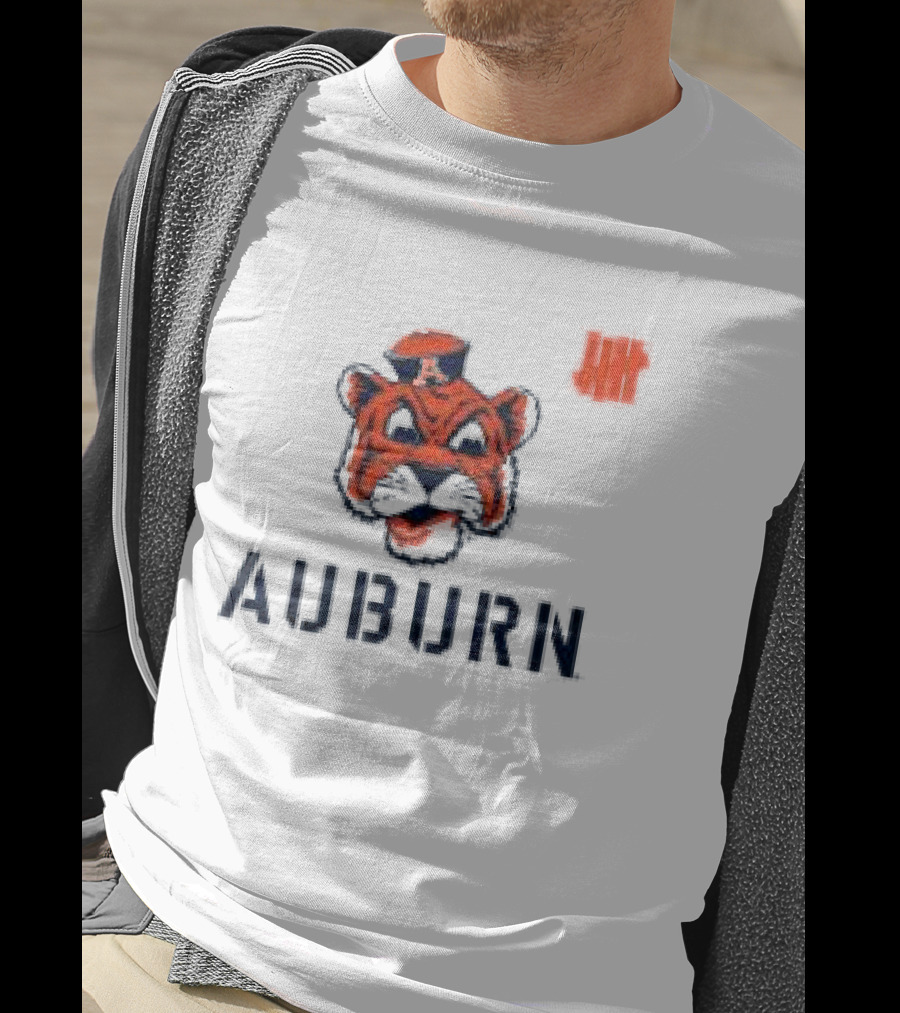 Undefeated Auburn Tiger Emblem With Retro Cap T-Shirt
