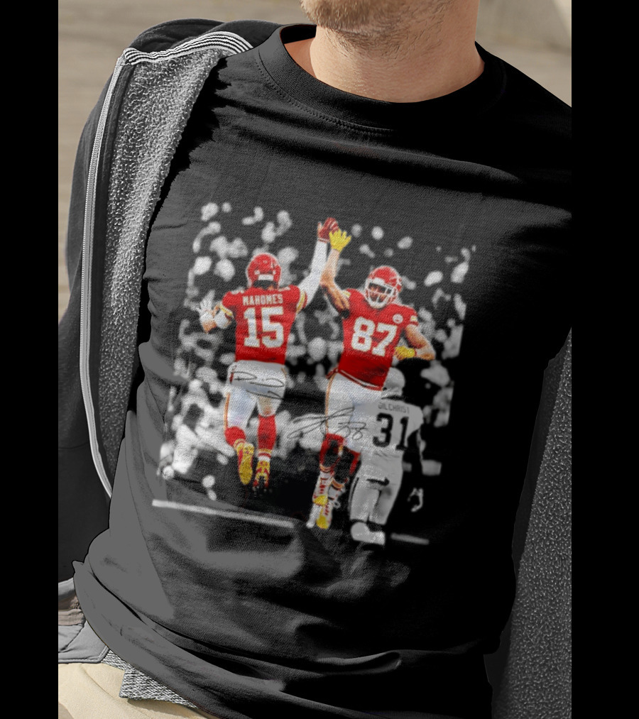 Travis Kelce Patrick Mahomes Kansas City Chiefs Autographed Celebration 15 87 T-Shirt