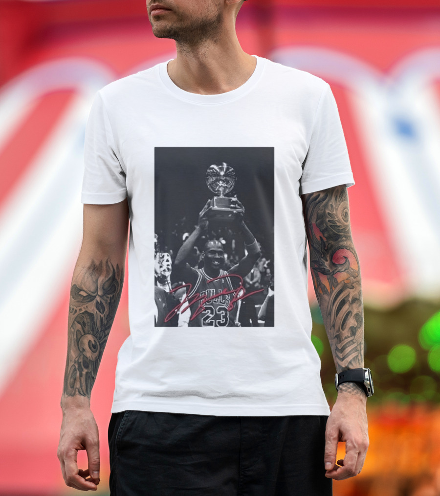 Chicago Bulls Michael Jordan Trophy Victory Celebration Image 23 Signature T-Shirt