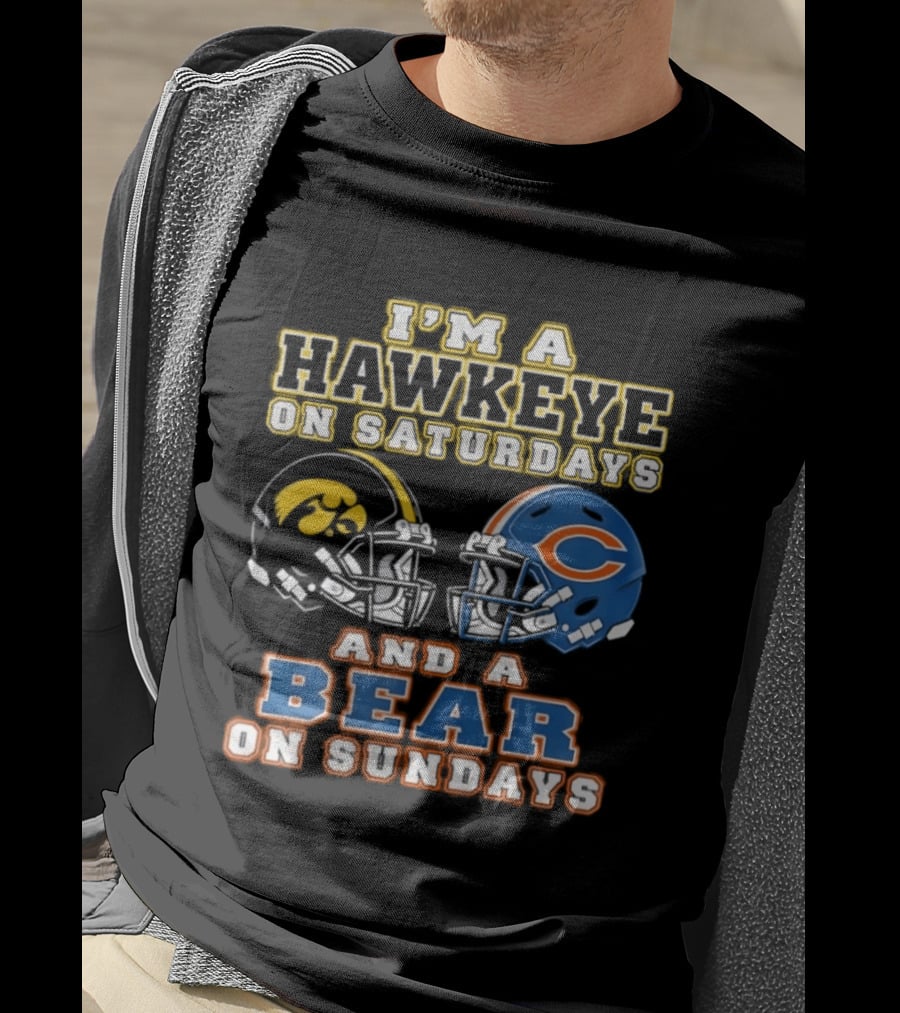 I'm A Hawkeye On Saturdays And A Bear On Sundays Football Helmets T-Shirt