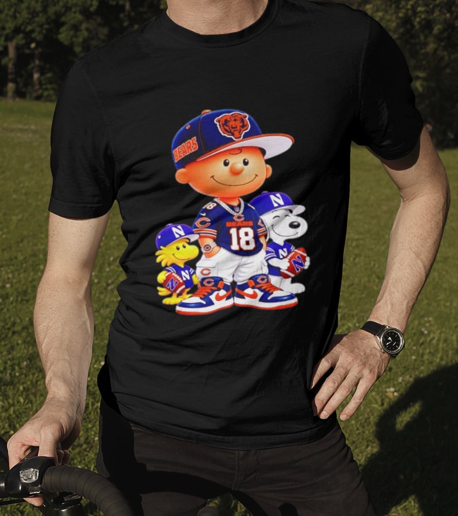 Charlie Brown And Snoopy Chicago Bears 18 With Woodstock In Football Gear T-Shirt