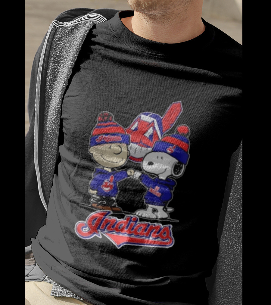 Cleveland Indians Charlie Brown Snoopy Fist Bumping Peanuts Fan Gear T-Shirt