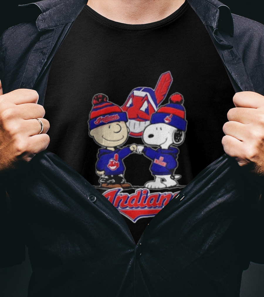 Cleveland Indians Charlie Brown Snoopy Fist Bumping Peanuts Fan Gear T-Shirt